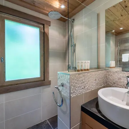Chalet Familial Avec Jacuzzi, Salle De Cinema Et Parking - Fr-1-565-65 Les Allues