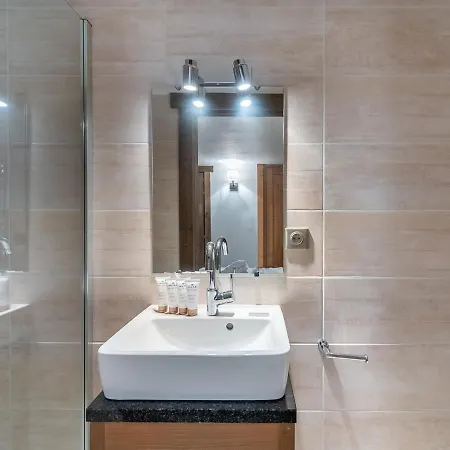 Familial Avec Jacuzzi, Salle De Cinema Et Parking - Fr-1-565-65 *
